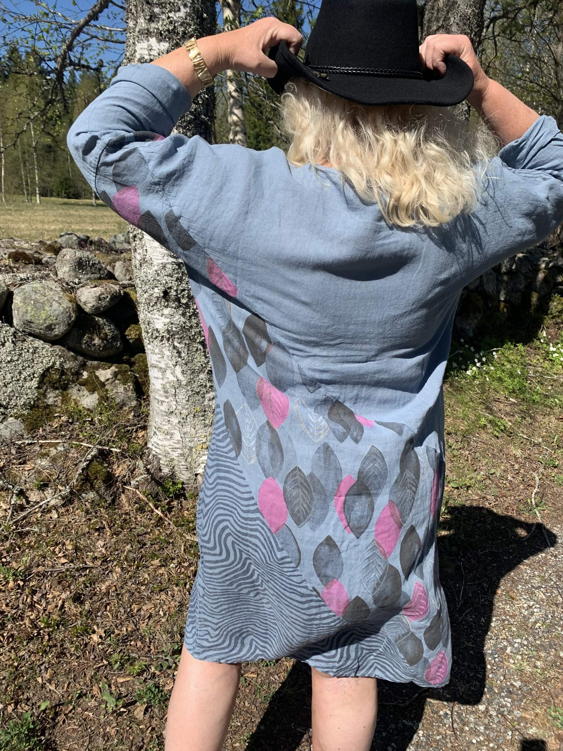 Tuff mönstrad klänning i 100% linne ifrån Lene Idar onesize 40-44/46 - Bild 2