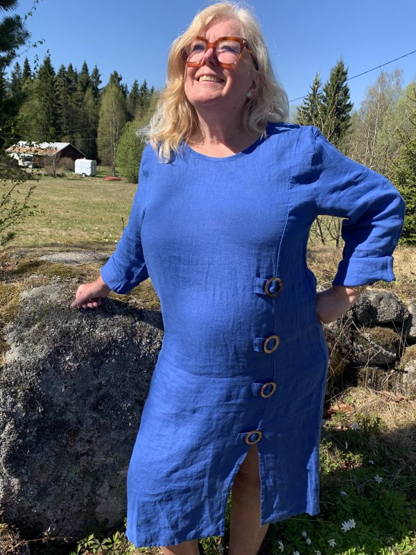Tuffaste linneklänningen ifrån Lene Idar - Bild 2