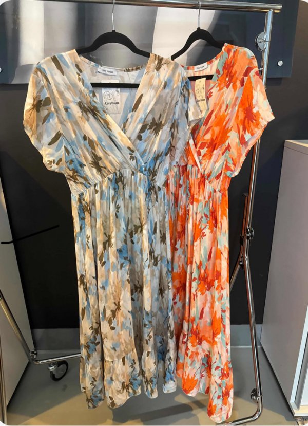 Klänningen Lisette med blommstermönster i två färger Onesize 36/42