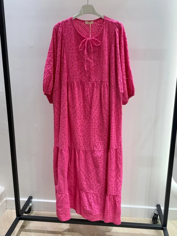Midiklänning med Engelskt broderie. Onesize 36/44