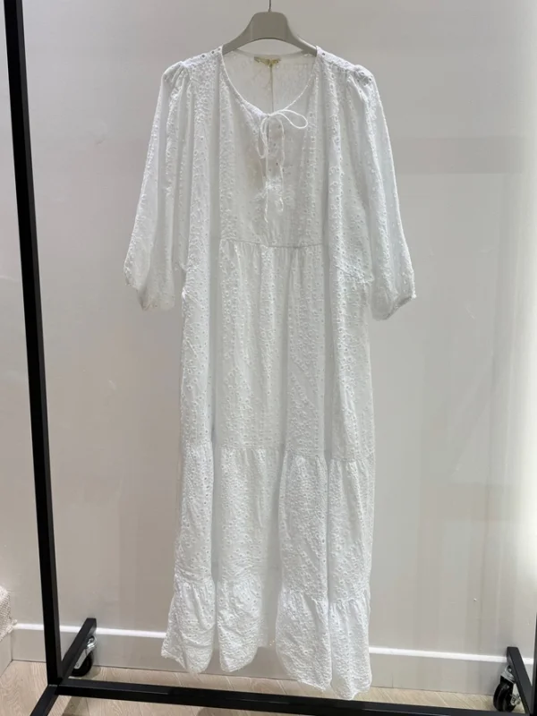 Midiklänning med Engelskt broderie. Onesize 36/44 - Bild 2