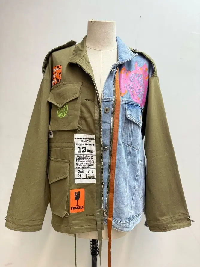 Oversized hybridjacka i militärstil och denim med blixtlås - Bild 4