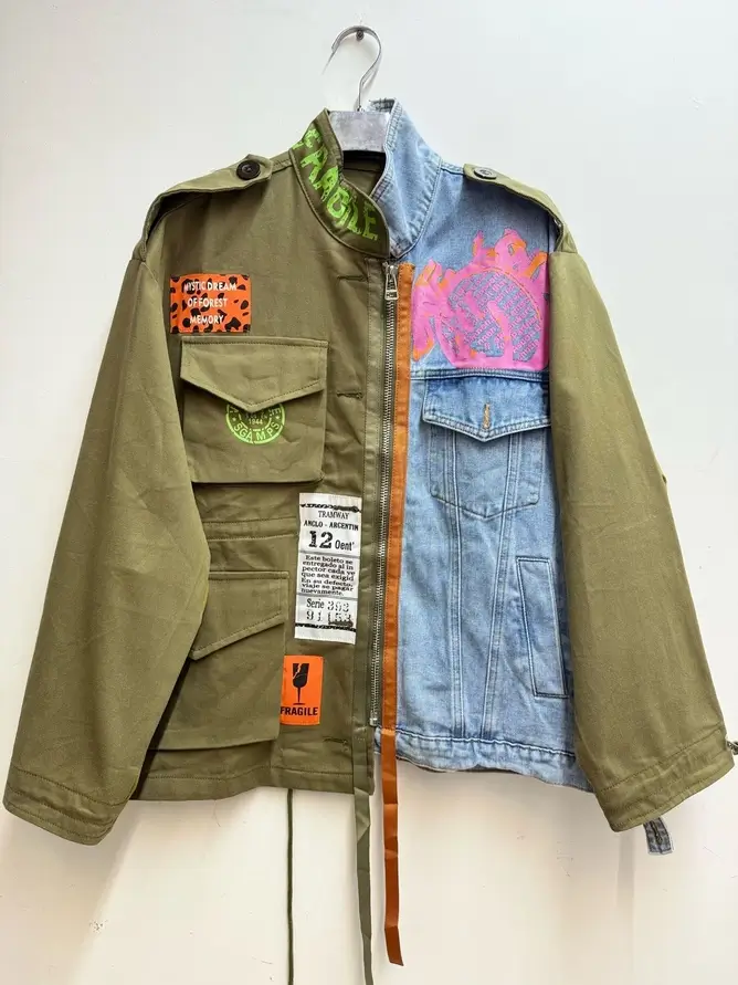 Oversized hybridjacka i militärstil och denim med blixtlås - Bild 2