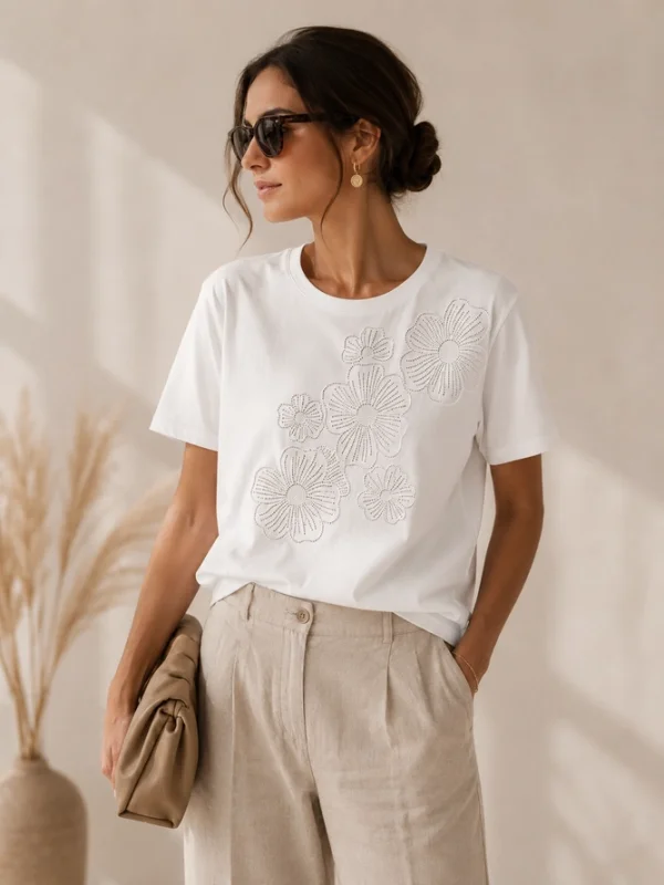 T-shirt 2688 Blommigt broderi S/M och L/XL  Kolla mått.